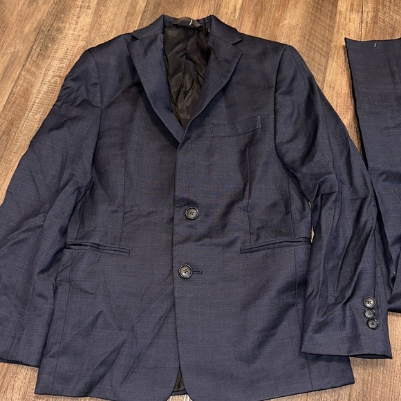 Boy Michael Kors Blue Suit size 10 Regular - Picture 2 of 7